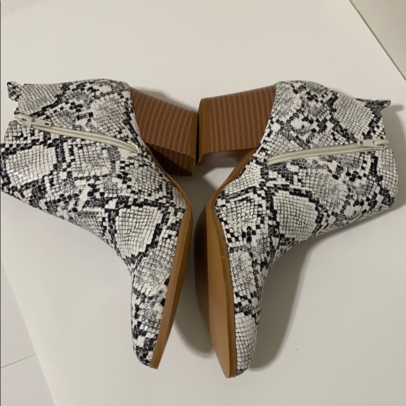 Laicigo Boots snakeskin pattern black gray & white size 7 - Picture 6 of 9